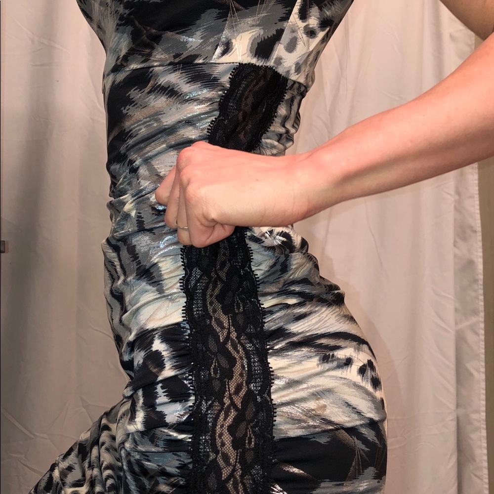 🌸 2/$10 Body Central - Ladies Night Out Dress!